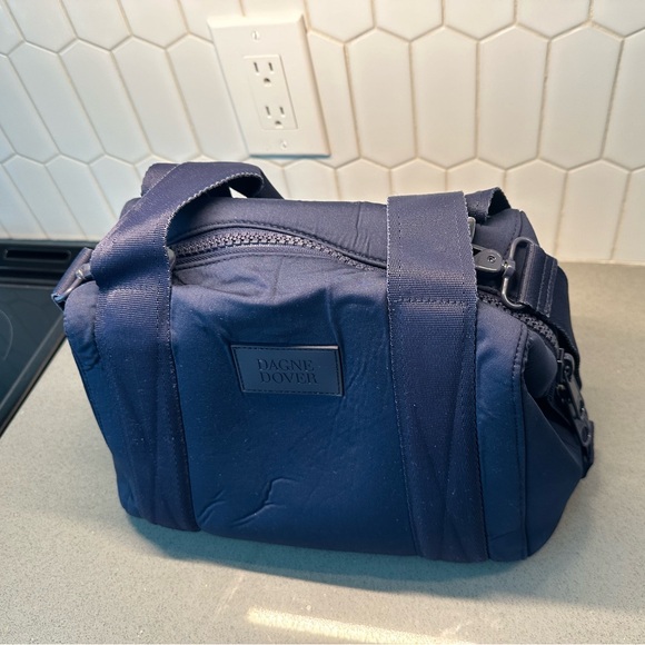 Danger Dover LANDON NEOPRENE CARRYALL BAG Small Navy - Picture 3 of 10